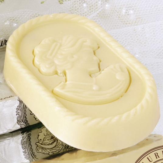 Lady ΛΕΥΚΗ ΣΟΚΟΛΑΤΑ